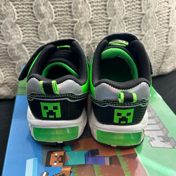 Minecraft Boys Light Up Athletic Shoes - Picture 4 of 11
